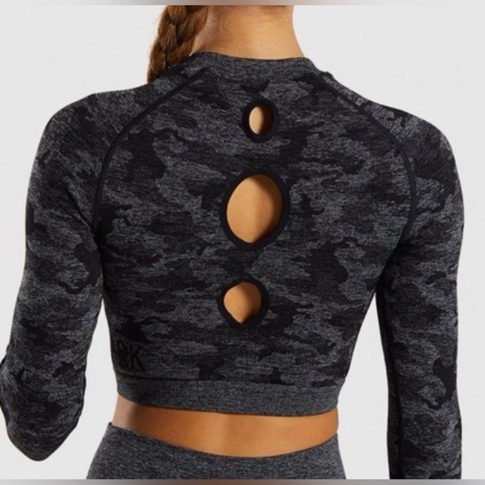 Gymshark Women's Adapt Black Camo Seamless Long Sleeve Crop Top M - Picture 2 of 16